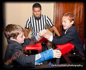 arm wrestling table and referee